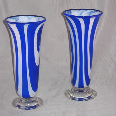 Vases - Switched Axis, blue and white